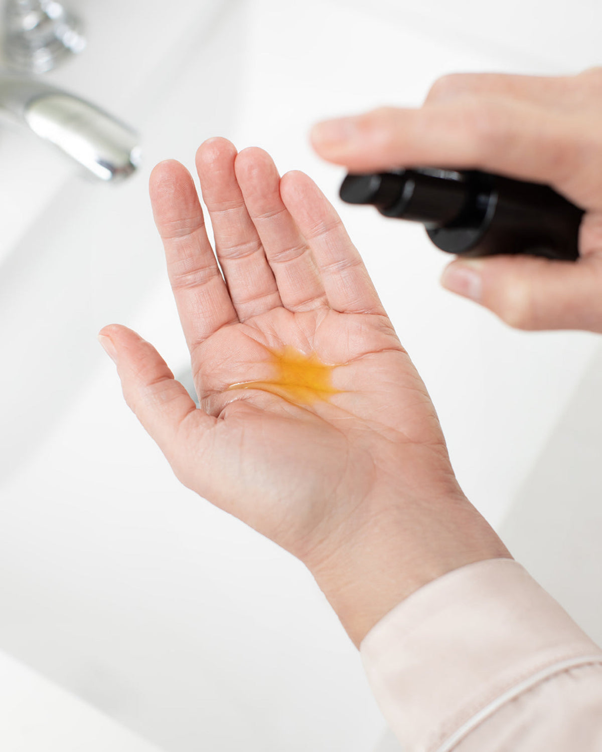 Warming Philogeni Antioxidant Serum between the palms before applying